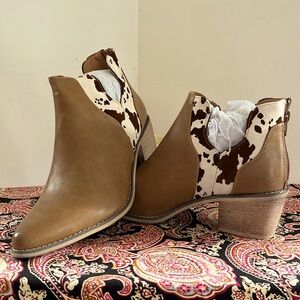 Heeled Beige Booties